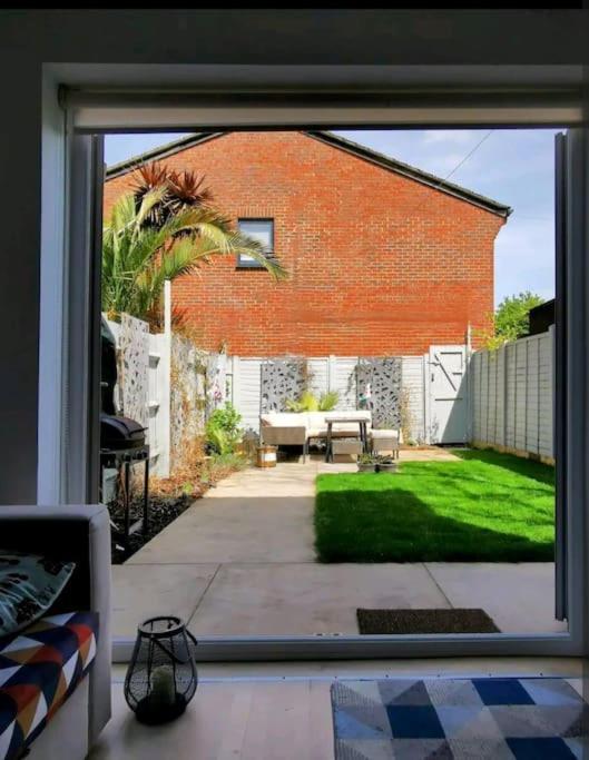 2 Bedroom Canal View, Near Kings Cross & Camden Сasa de vacaciones Londres