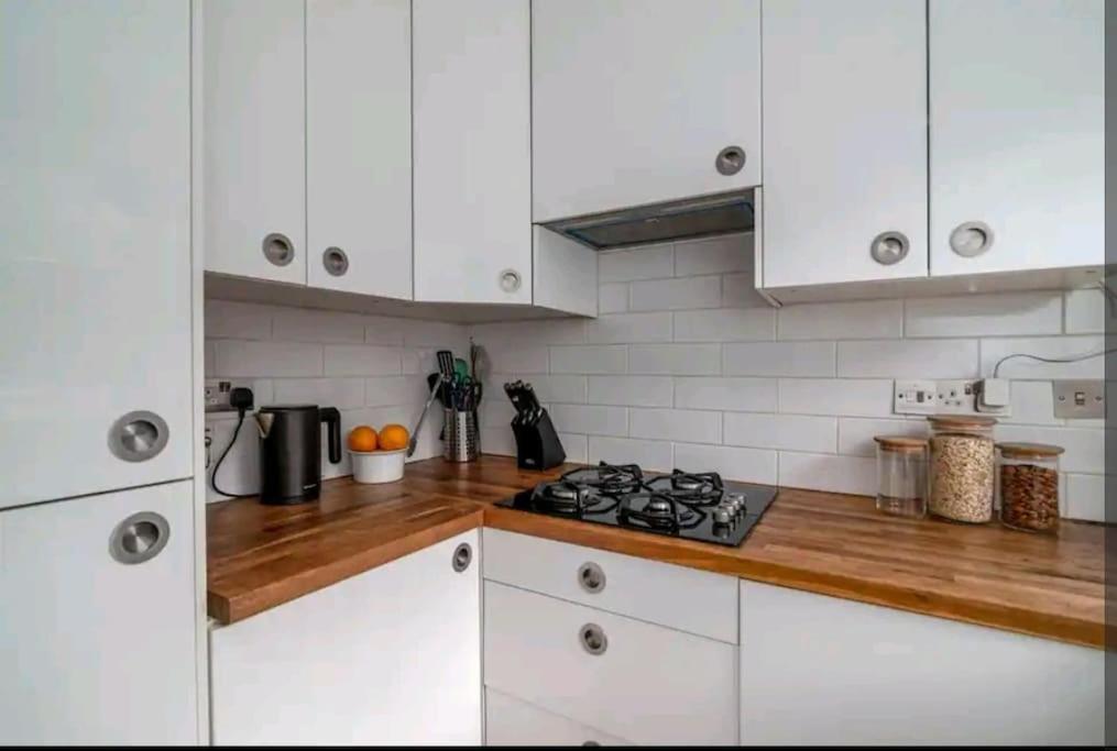 Сasa de vacaciones 2 Bedroom Canal View, Near Kings Cross & Camden Londres